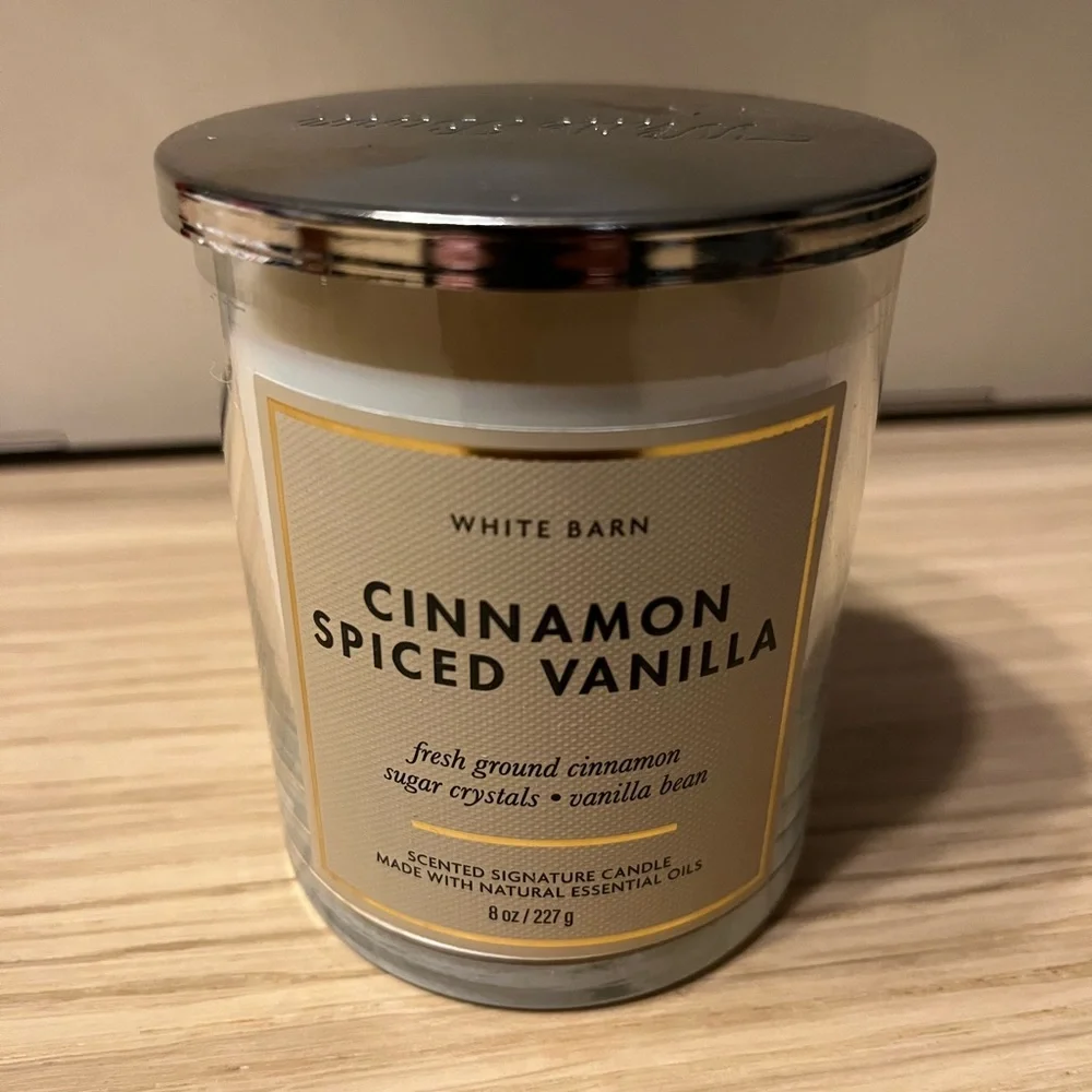 Bath & Body Works Single Wick Candle. Cinnamon Spiced Vanilla.